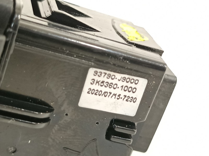 Recambio de warning para hyundai kona klass hybrid 2wd referencia OEM IAM 93790J9000  