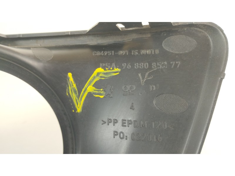 Recambio de rejilla paragolpes derecha para peugeot 207 referencia OEM IAM 9688085277  