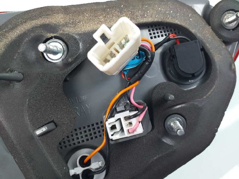 Recambio de piloto trasero derecho en porton para hyundai i40 cw tecno blue referencia OEM IAM 924043Z5  