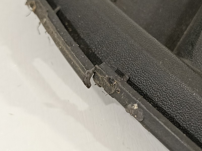 Recambio de rejilla paragolpes derecha para volkswagen caddy furgón/kombi furgón bluemotion referencia OEM IAM 2K5853666C  