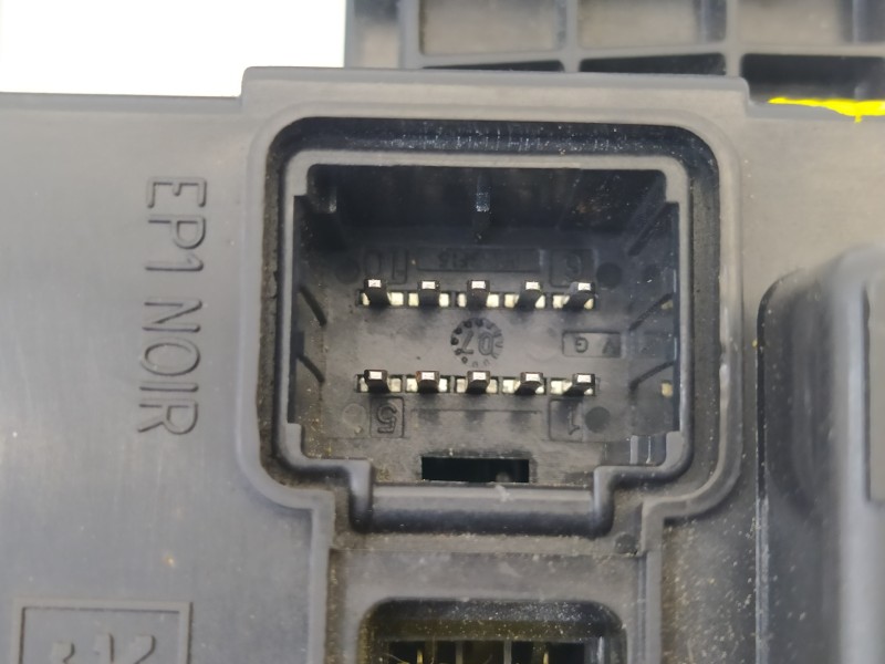 Recambio de caja reles / fusibles para citroën berlingo 1.4 600 furgón referencia OEM IAM 9650618580  