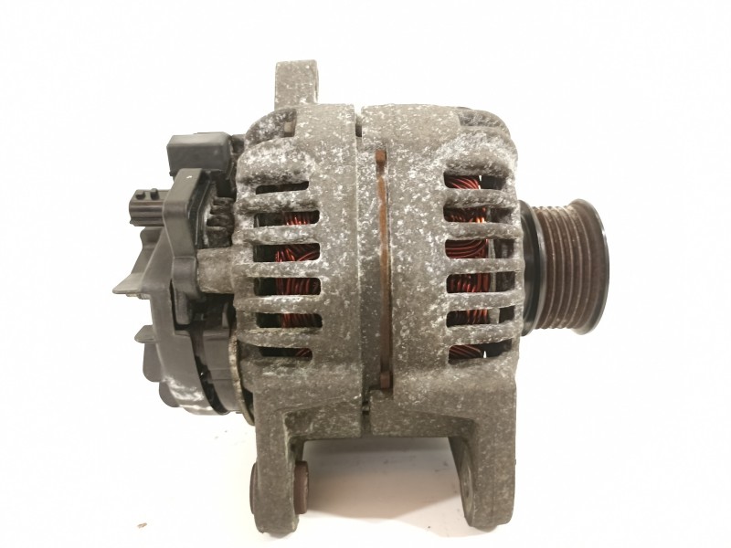 Recambio de alternador para renault clio iii confort expression referencia OEM IAM 8200323137  