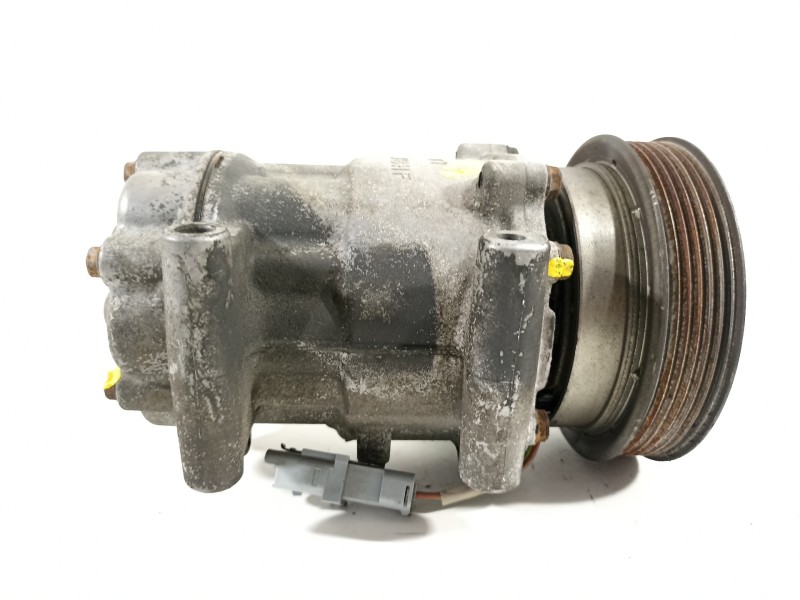 Recambio de compresor aire acondicionado para renault clio iii confort expression referencia OEM IAM 8200600122  