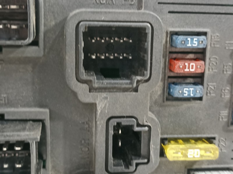 Recambio de caja reles / fusibles para citroën c3 1.4 hdi audace referencia OEM IAM 96434988880  