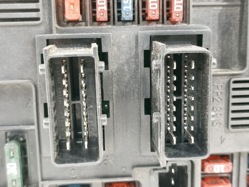 Recambio de caja reles / fusibles para citroën c3 1.4 hdi audace referencia OEM IAM 9649811480  