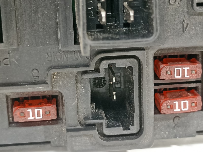 Recambio de caja reles / fusibles para citroën c3 1.4 hdi audace referencia OEM IAM 9649811480  