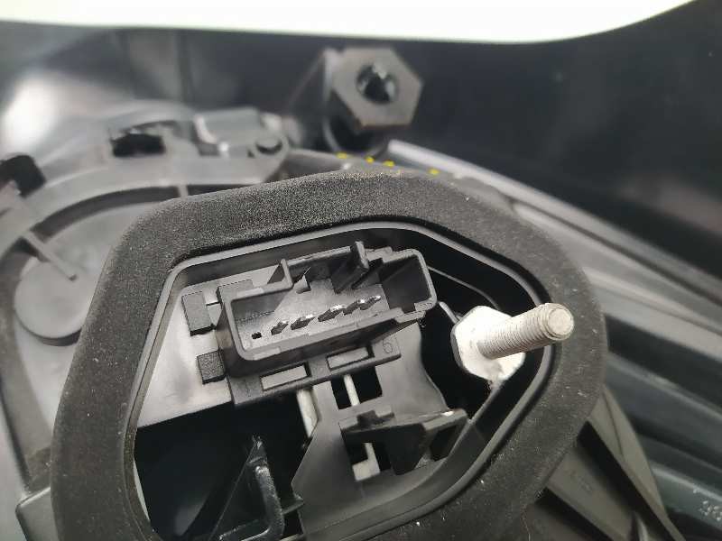 Recambio de piloto trasero izquierdo para peugeot 208 allure referencia OEM IAM 9825601280  