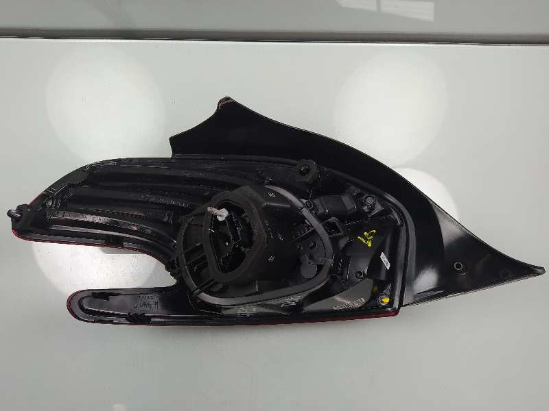 Recambio de piloto trasero derecho para peugeot 208 allure referencia OEM IAM 9825601180  