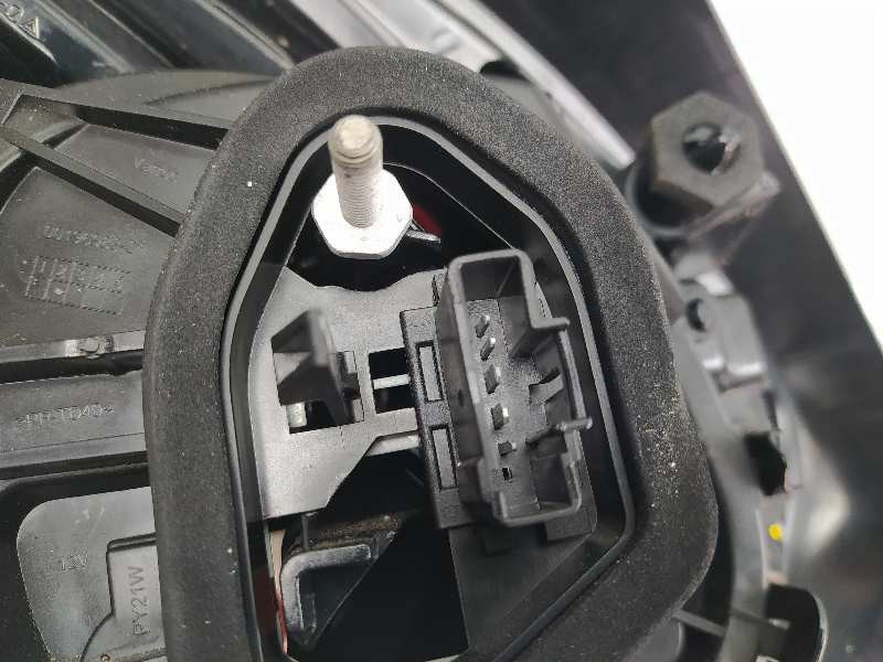 Recambio de piloto trasero derecho para peugeot 208 allure referencia OEM IAM 9825601180  