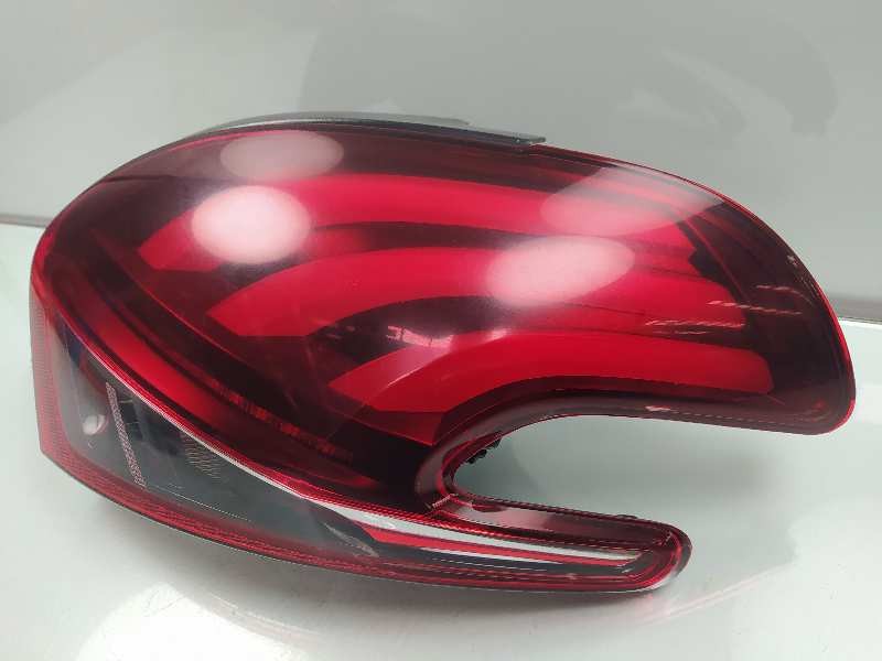 Recambio de piloto trasero derecho para peugeot 208 allure referencia OEM IAM 9825601180  