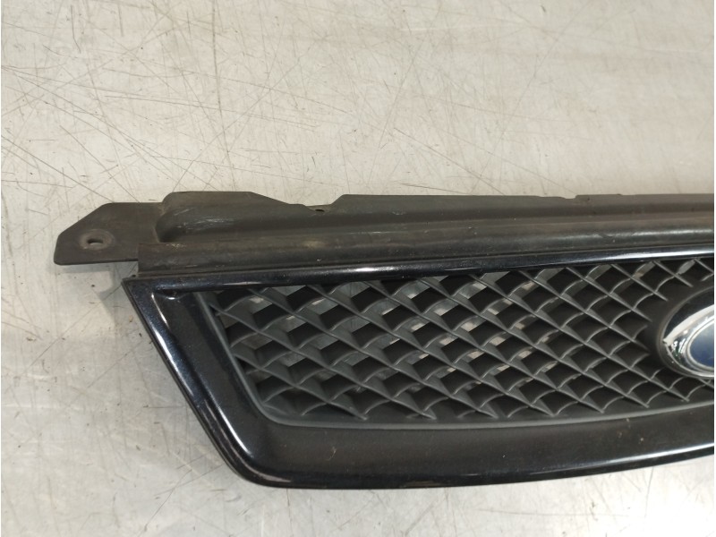 Recambio de rejilla delantera para ford focus berlina (cap) ambiente (d) referencia OEM IAM 4M518C436A  