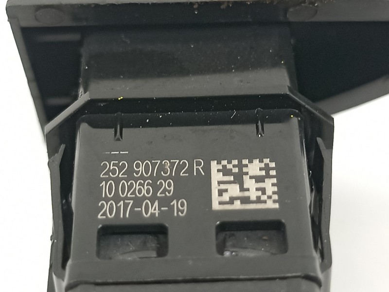 Recambio de warning para renault clio iv business referencia OEM IAM 252907372R  