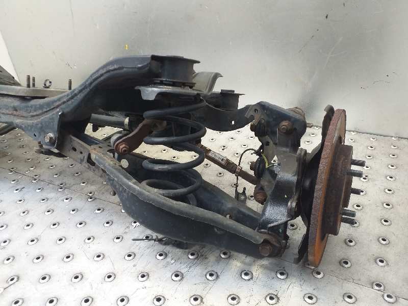 Recambio de puente trasero para toyota avensis (t27) advance referencia OEM IAM   