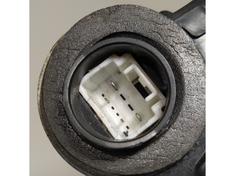 Recambio de cerradura puerta trasera derecha para toyota avensis (t27) advance referencia OEM IAM 6905005050  