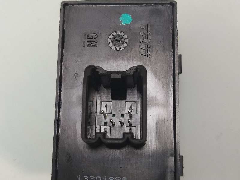 Recambio de mando elevalunas trasero derecho para opel astra j lim. excellence referencia OEM IAM 13301888  
