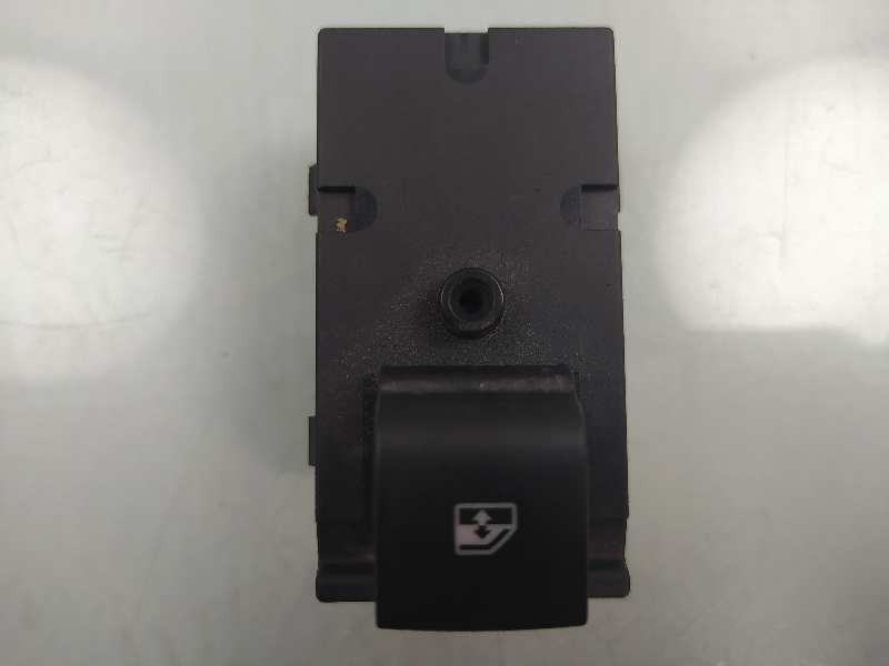 Recambio de mando elevalunas trasero derecho para opel astra j lim. excellence referencia OEM IAM 13301888  