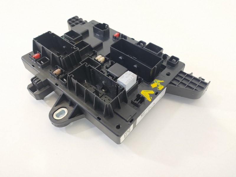 Recambio de caja reles / fusibles para opel astra j lim. excellence referencia OEM IAM 13368651 1110138AA 365927271