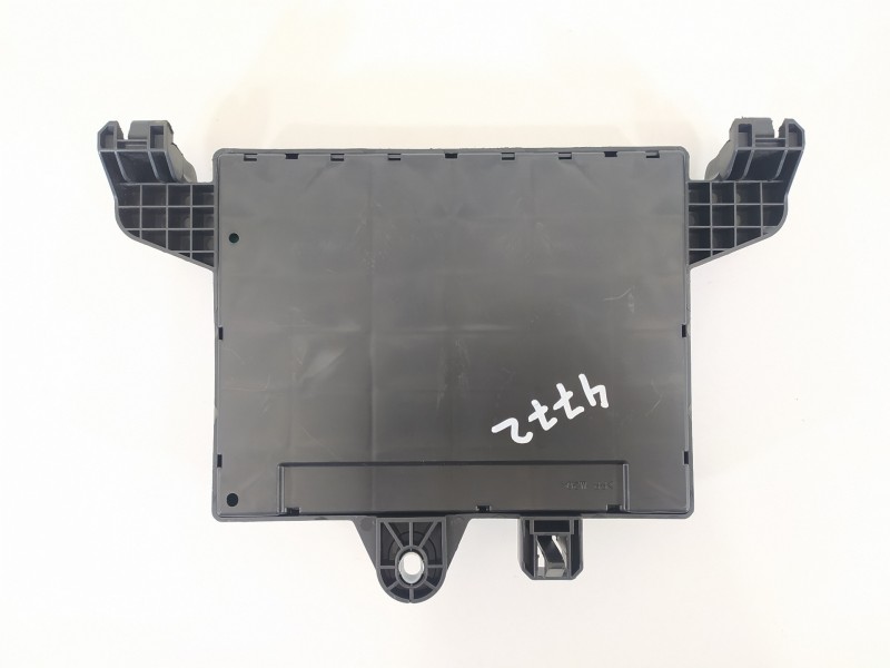 Recambio de caja reles / fusibles para opel astra j lim. excellence referencia OEM IAM 13368651 1110138AA 365927271