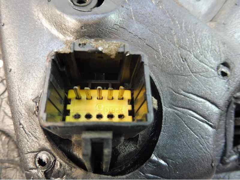 Recambio de retrovisor izquierdo para renault megane ii familiar dynamique confort referencia OEM IAM 8200219925  