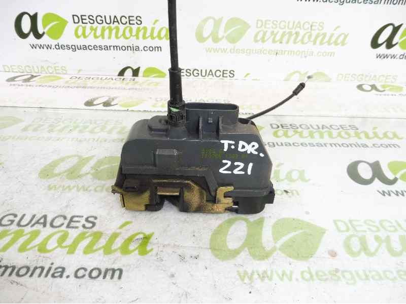 Recambio de cerradura puerta trasera derecha para renault megane ii familiar dynamique confort referencia OEM IAM 8200212467  