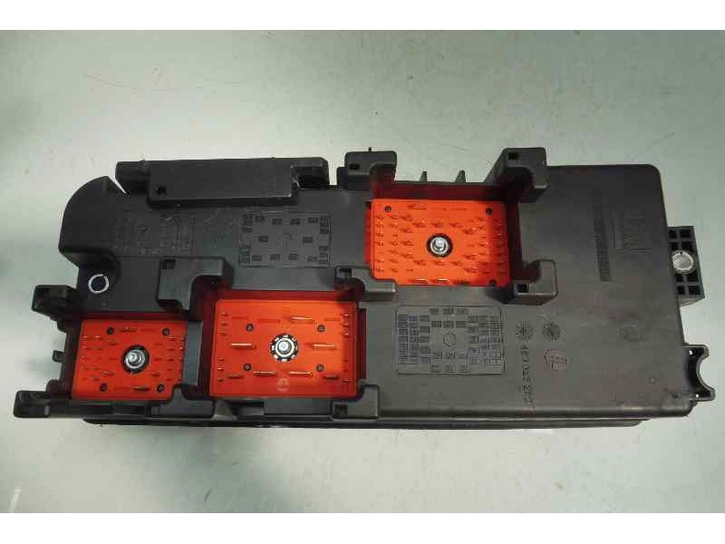 Recambio de caja reles / fusibles para opel vectra c berlina elegance referencia OEM IAM 13205802 519181002 
