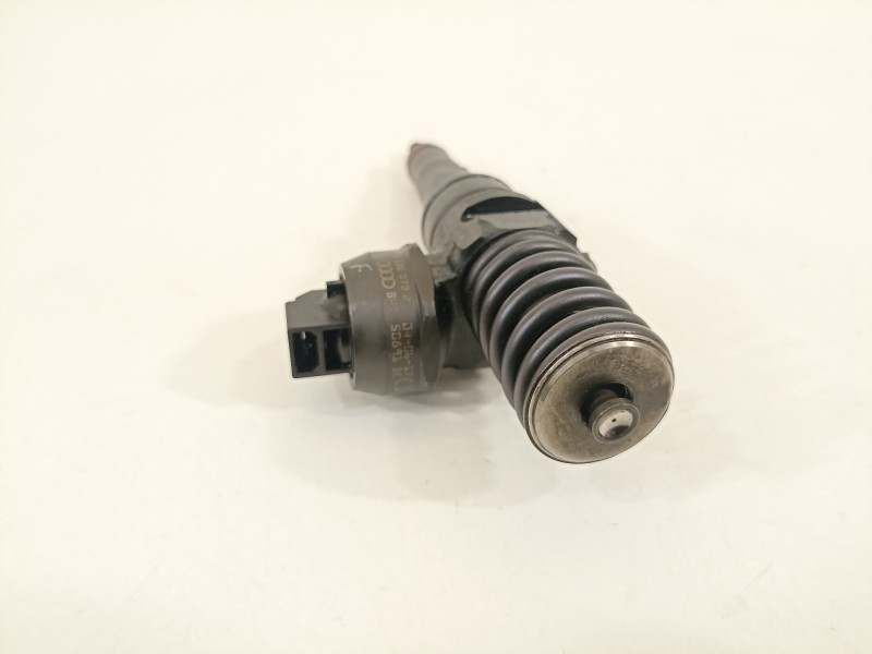 Recambio de inyector para volkswagen passat berlina (3b3) trendline referencia OEM IAM 038130073BA 0414720216 