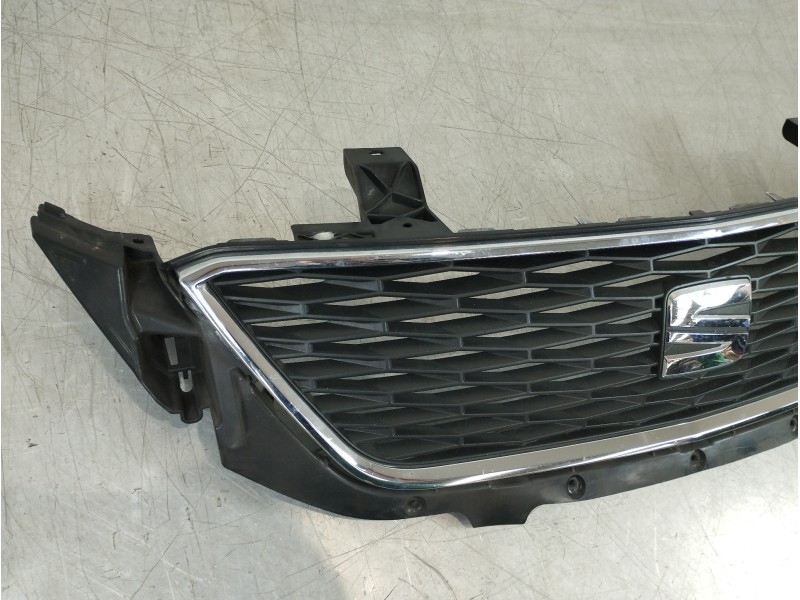 Recambio de rejilla delantera para seat toledo (kg3) reference referencia OEM IAM 6JA853668A  