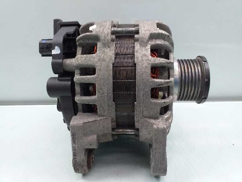 Recambio de alternador para dacia sandero stepway referencia OEM IAM 231008593R  