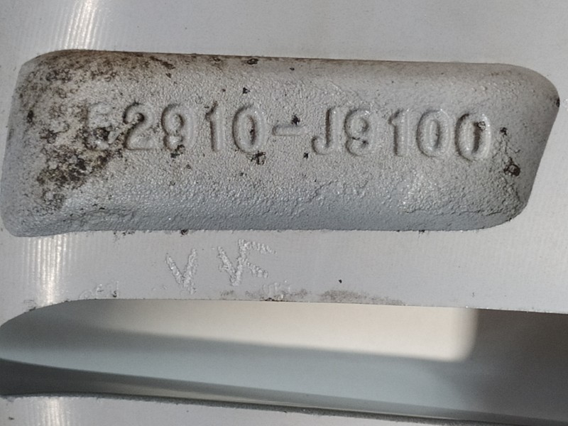 Recambio de llanta para hyundai kona essence 2wd referencia OEM IAM 52910J9100  