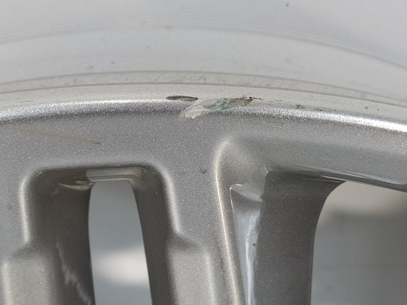 Recambio de llanta para hyundai kona essence 2wd referencia OEM IAM 52910J9100  