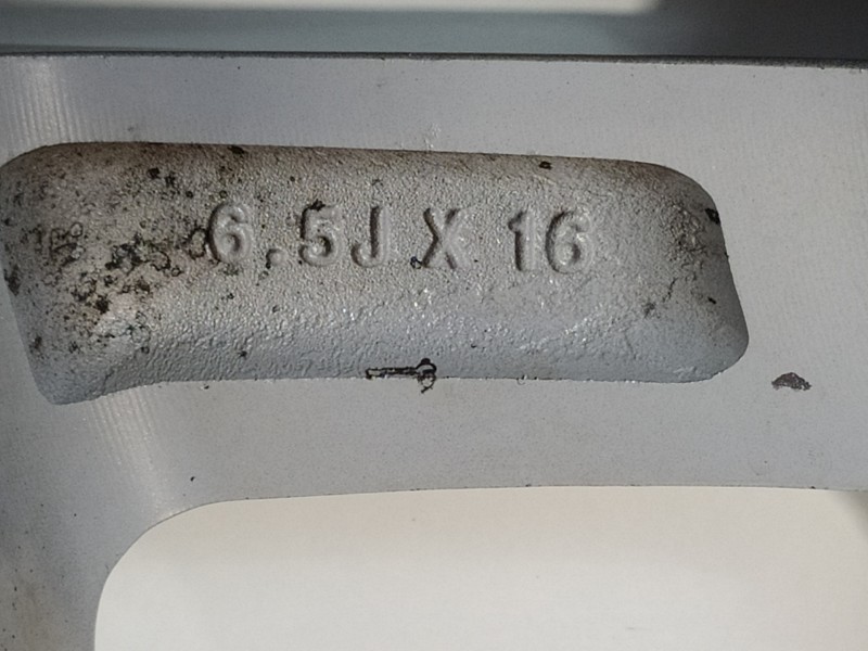 Recambio de llanta para hyundai kona essence 2wd referencia OEM IAM 52910J9100  