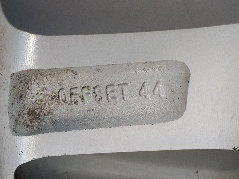 Recambio de llanta para hyundai kona essence 2wd referencia OEM IAM 52910J9100  