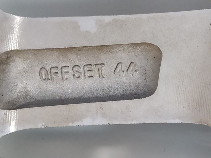 Recambio de llanta para hyundai kona essence 2wd referencia OEM IAM 52910J9100  