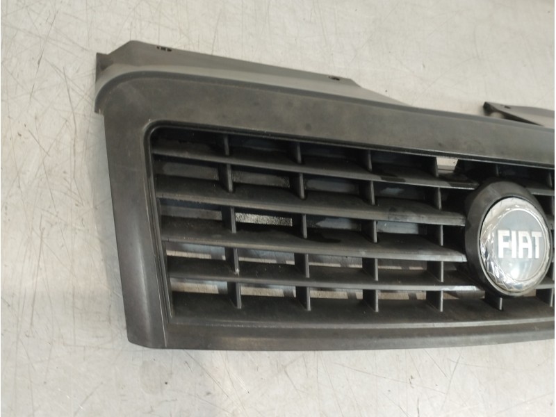 Recambio de rejilla delantera para fiat doblo (119) 1.3 16v multijet active com. (55kw) referencia OEM IAM 35395576  