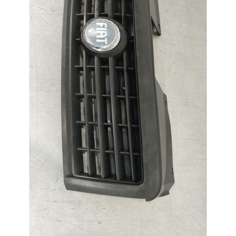 Recambio de rejilla delantera para fiat doblo (119) 1.3 16v multijet active com. (55kw) referencia OEM IAM 35395576  