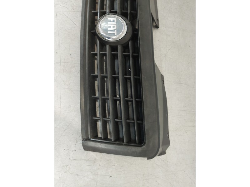 Recambio de rejilla delantera para fiat doblo (119) 1.3 16v multijet active com. (55kw) referencia OEM IAM 35395576  