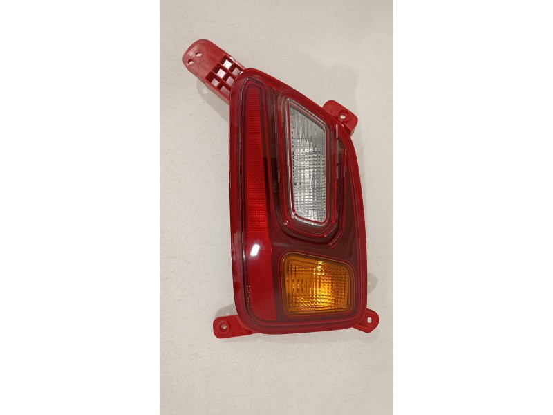 Recambio de piloto trasero derecho para hyundai kona essence 2wd referencia OEM IAM 92406J90  