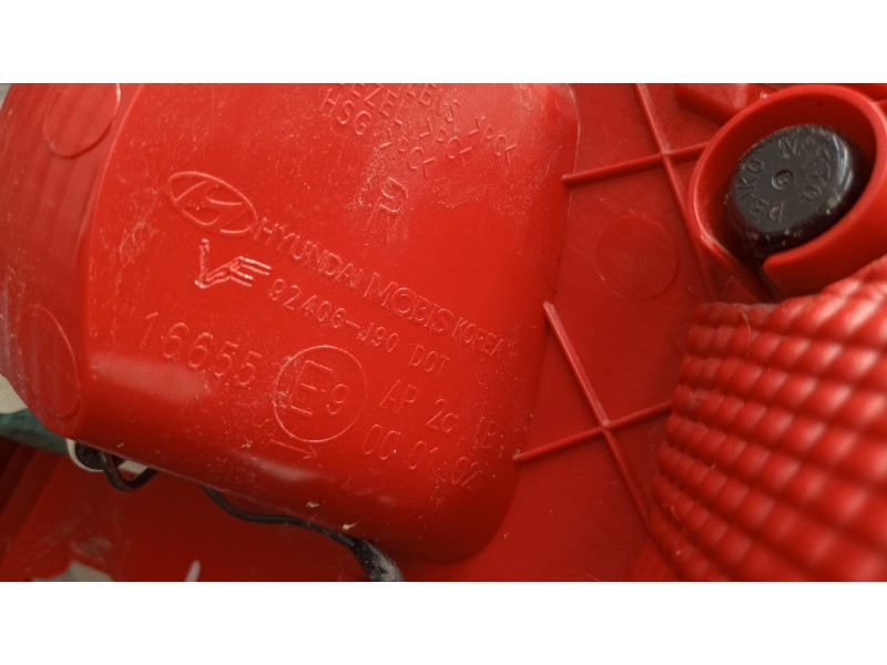 Recambio de piloto trasero derecho para hyundai kona essence 2wd referencia OEM IAM 92406J90  