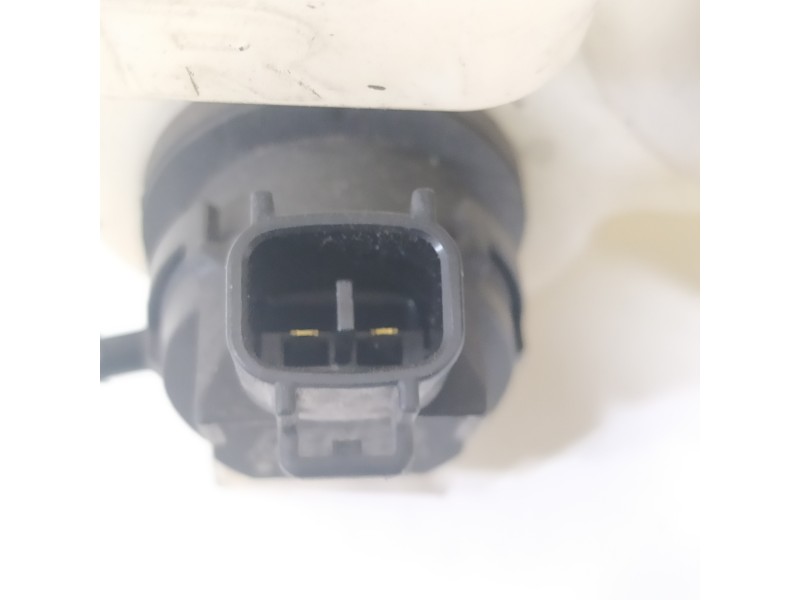 Recambio de deposito limpia para lexus rx 450h referencia OEM IAM 060851305  
