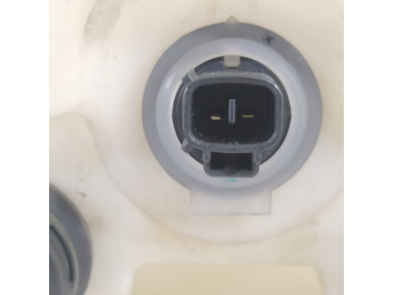 Recambio de deposito limpia para lexus rx 450h referencia OEM IAM 060851305  