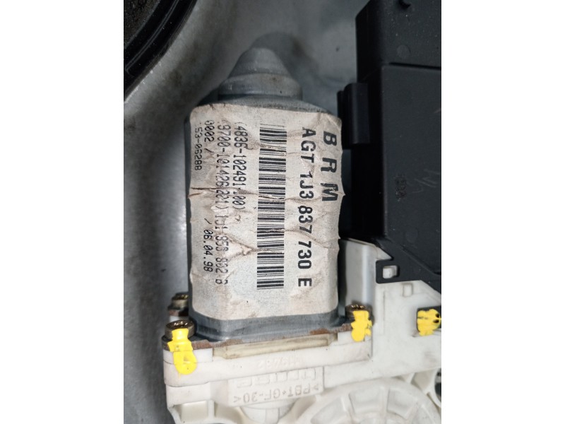 Recambio de elevalunas delantero derecho para volkswagen golf iv berlina (1j1) highline referencia OEM IAM 1J3837756F 1J3837730E Recambio de elevalunas delantero derecho para volkswagen golf iv berlina (1j1) highline referencia OEM IAM 1J3837756F 1J3837730E