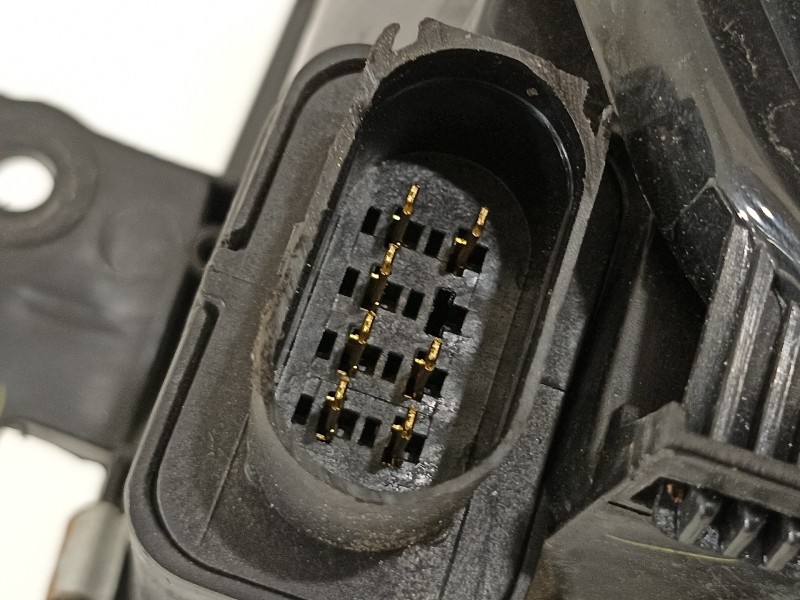 Recambio de faro derecho para volkswagen polo berlina (6n2) trendline referencia OEM IAM 6N1941018AA  