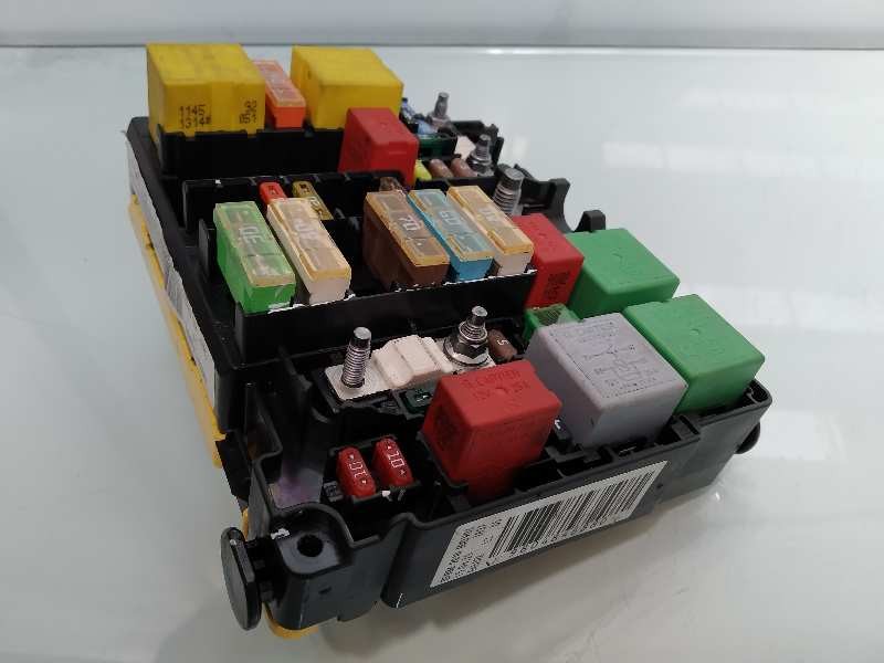 Recambio de caja reles / fusibles para peugeot 208 active referencia OEM IAM 9804846880  