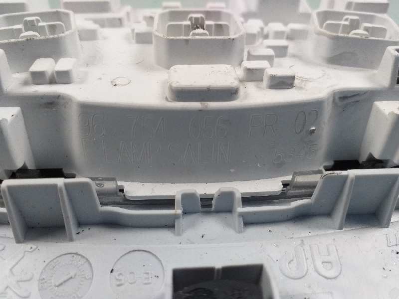 Recambio de luz interior para peugeot 208 active referencia OEM IAM 96754056PR 9674441377 