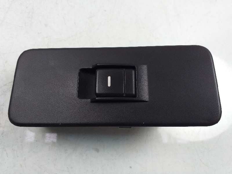Recambio de mando elevalunas trasero derecho para land rover discovery v6 td s referencia OEM IAM YUD501070PVJ  