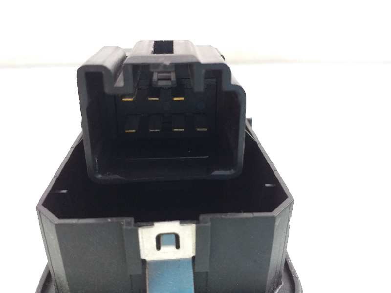 Recambio de mando elevalunas trasero derecho para land rover discovery v6 td s referencia OEM IAM YUD501070PVJ  