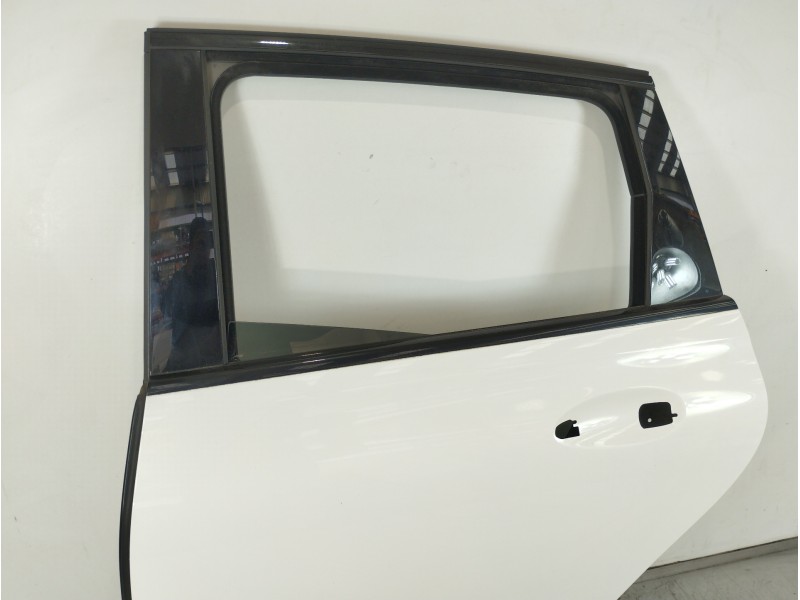 Recambio de puerta trasera izquierda para mercedes-benz clase b (w247) 247 referencia OEM IAM A2477300700 A2477321300 