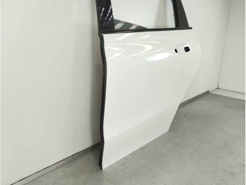 Recambio de puerta trasera izquierda para mercedes-benz clase b (w247) 247 referencia OEM IAM A2477300700 A2477321300 