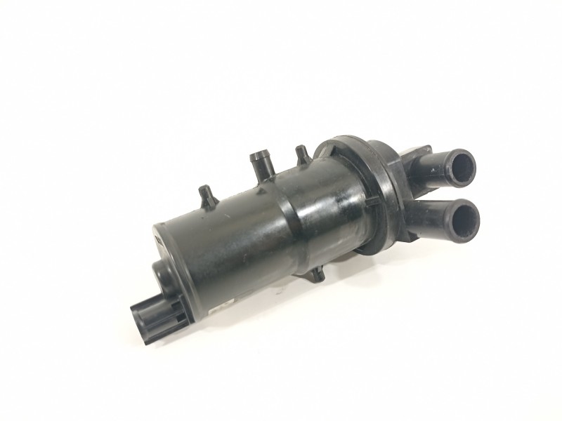 Recambio de bomba agua para lexus rx 450h referencia OEM IAM 641001080  