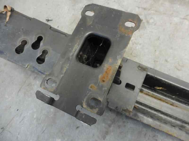 Recambio de refuerzo paragolpes delantero para land rover discovery v6 td s referencia OEM IAM LR015274  